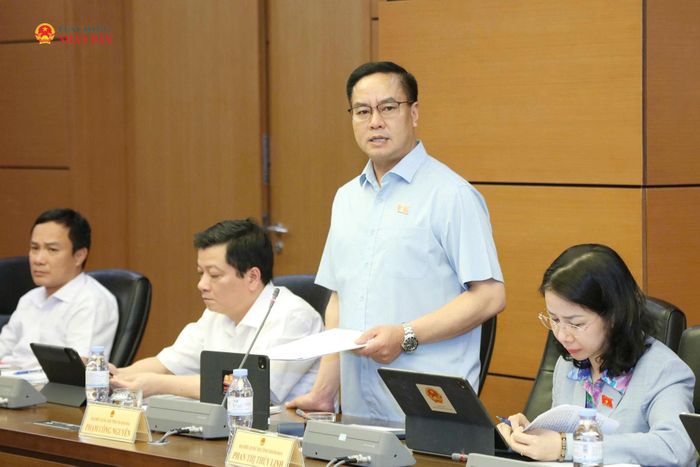 ĐBQH Phạm Công Nguyên (Thanh Hóa) phát biểu thảo luận tại tổ. Ảnh: An Nhiên