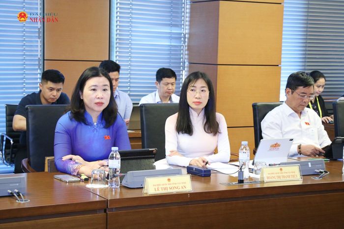 Các đại biểu tham dự phiên thảo luận tại Tổ 6. Ảnh: Đắc Trường
