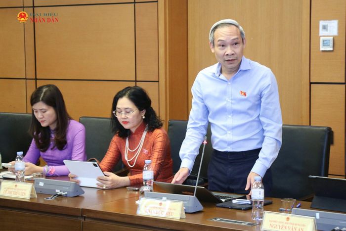 ĐBQH Phan Đức Hiếu (Hưng Yên) phát biểu tại phiên thảo luận tổ. Ảnh: Đắc Trường