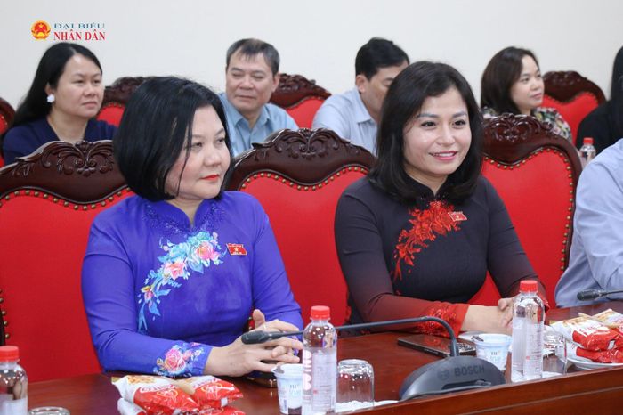 Các nữ đại biểu Quốc hội hoạt động chuyên trách tại Ủy ban Quốc phòng, An ninh và Đối ngoại. Ảnh: Đắc Trường
