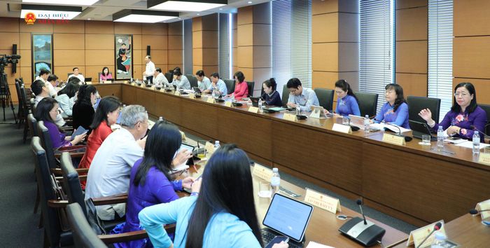 Toàn cảnh phiên thảo luận tại Tổ 10