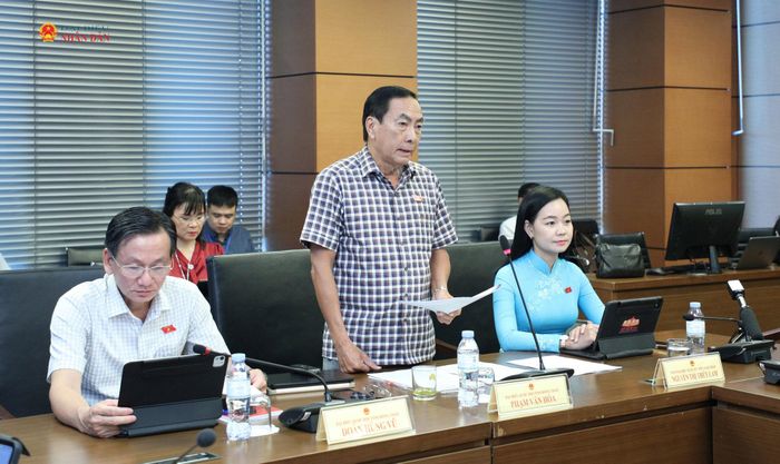 ĐBQH Phạm Văn Hoà (Đồng Tháp) phát biểu thảo luận