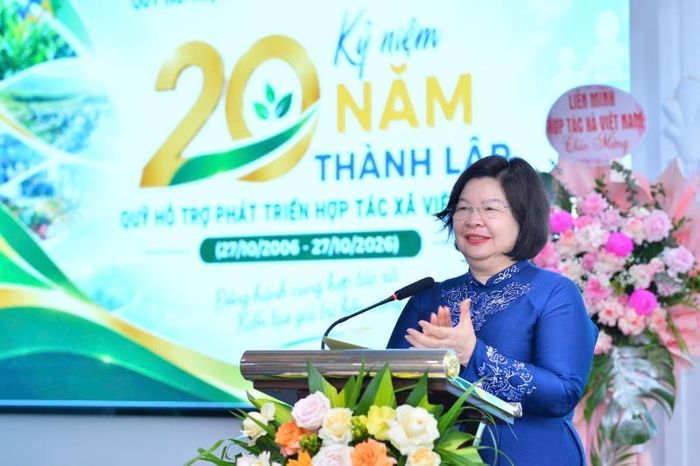 Chủ tịch Cao Xuân Thu Vân phát biểu tại Lễ kỷ niệm 20 năm thành lập Quỹ  hỗ trợ phát triển HTX.
