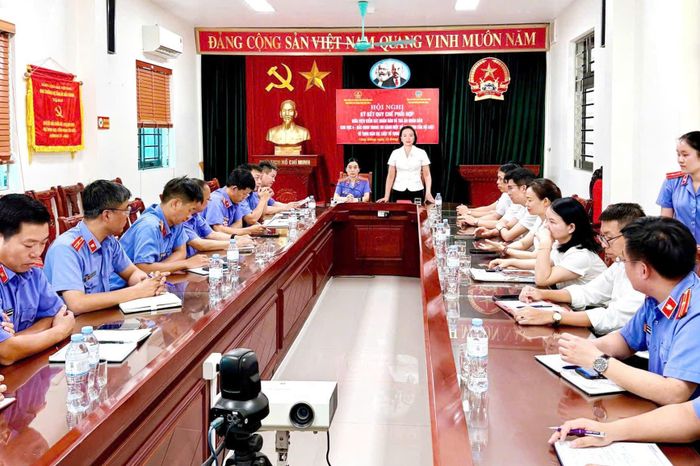Thẩm phán Nguyễn Thị Kim Dung – Chánh án TAND khu vực 4 - Bắc Ninh điều hành hội nghị liên ngành