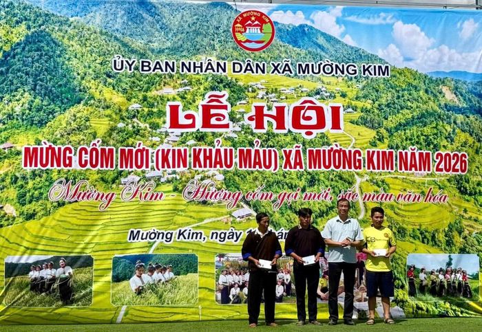 Tập thể, cá nhân nhận giải thưởng từ ban tổ chức