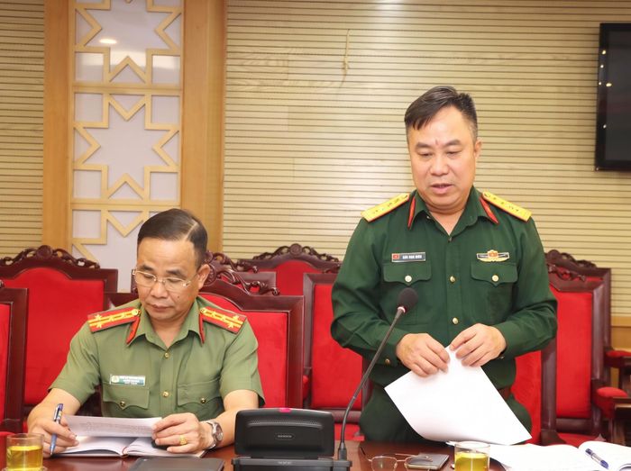Lãnh đạo Bộ CHQS tỉnh Sơn La phát biểu tại cuộc họp