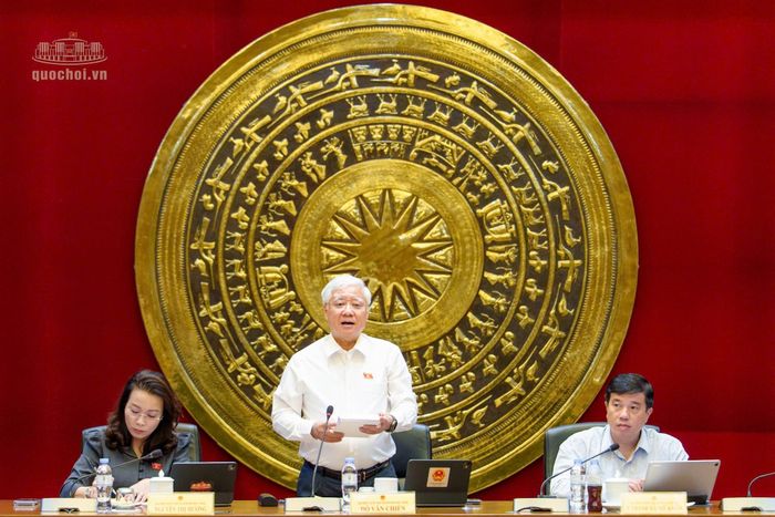 Phó Chủ tịch Thường trực Quốc hội Đỗ Văn Chiến thảo luận một số nội dung về đấu giá trực tuyến
