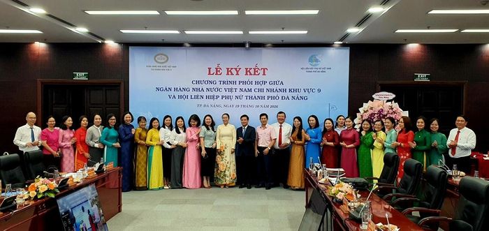 Các đại biểu chụp hình lưu niệm (Ảnh: Công Thái)
