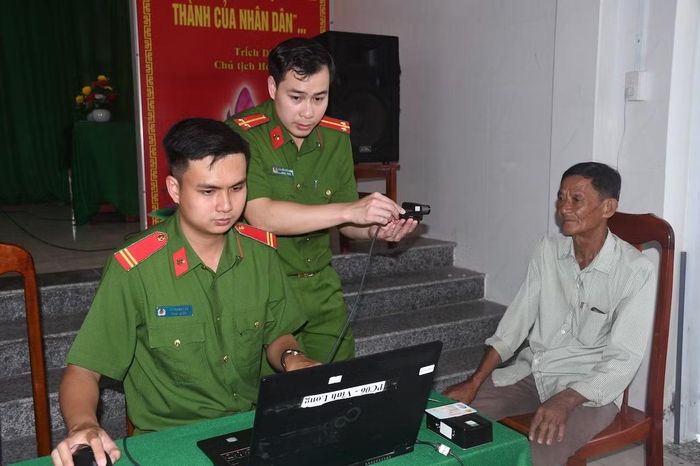 CBCS hướng dẫn, hỗ trợ thân nhân liệt sĩ tổ chức thu nhận mẫu ADN.