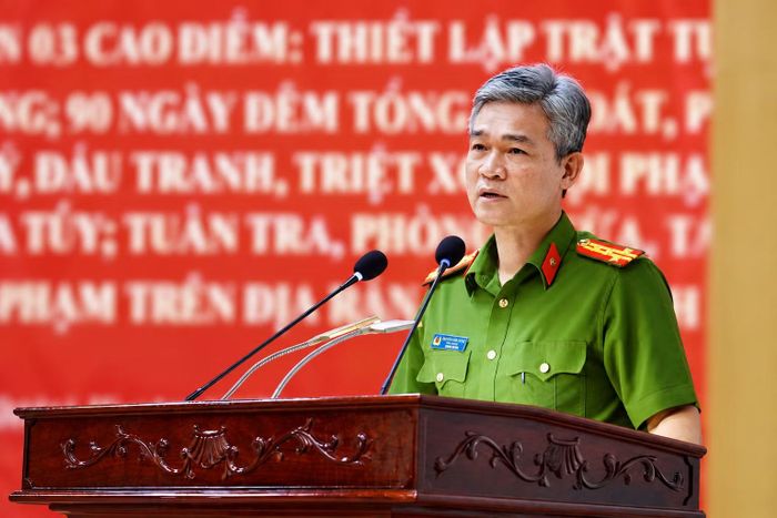 Đại tá Nguyễn Anh Tuấn, Phó Giám đốc Công an tỉnh Thanh Hóa yêu cầu Công an các đơn vị, địa phương tiếp tục quán triệt, triển khai nghiêm túc chỉ đạo của Bộ Công an và Giám đốc Công an tỉnh về thực hiện các đợt cao điểm.