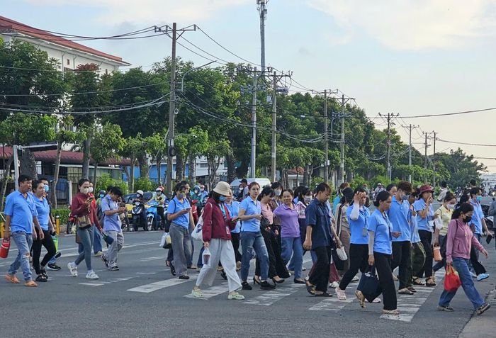 Công nhân trong một doanh nghiệp FDI trong KCX Linh Trung 1.