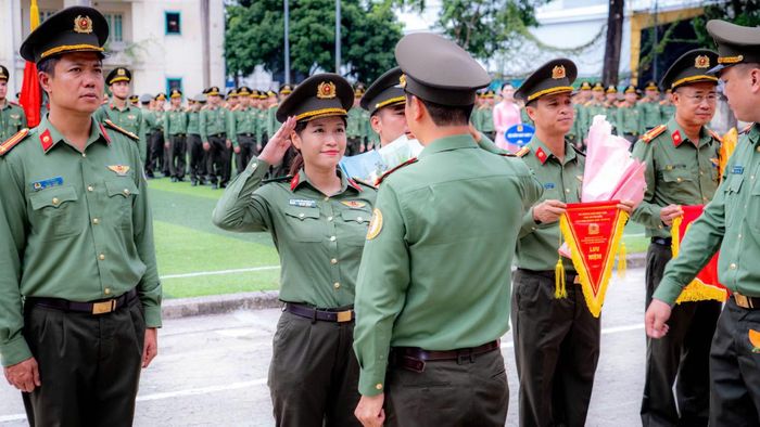 Bản lĩnh của người chiến sĩ CAND không chỉ thể hiện ở sự kiên quyết trong thực thi nhiệm vụ, mà còn ở khả năng giữ được sự thấu đáo, nhân văn.