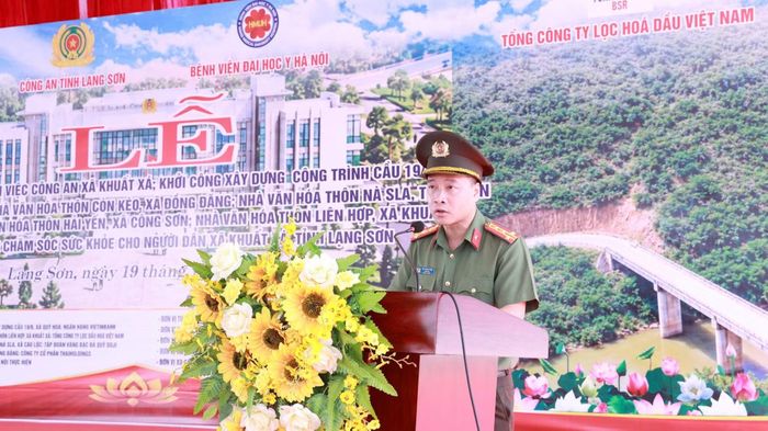 Đại tá Vũ Thanh Tùng phát biểu tại buổi lễ.
