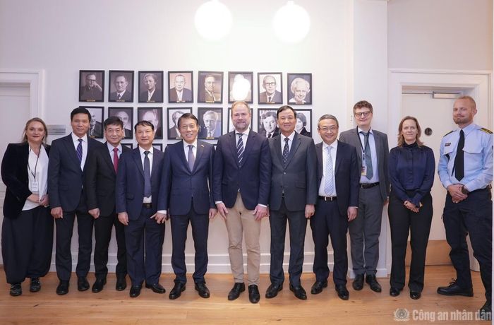  Đoàn đại biểu Bộ Công an Việt Nam và đoàn đại biểu Bộ Tư pháp Đan Mạch tại cuộc gặp. 