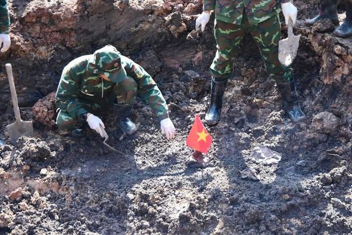 Riêng trong ngày 19/10/2026, các lực lượng đã phát hiện, quy tập thêm 14 hài cốt liệt sĩ cùng 4 bộ di vật kèm theo. 
