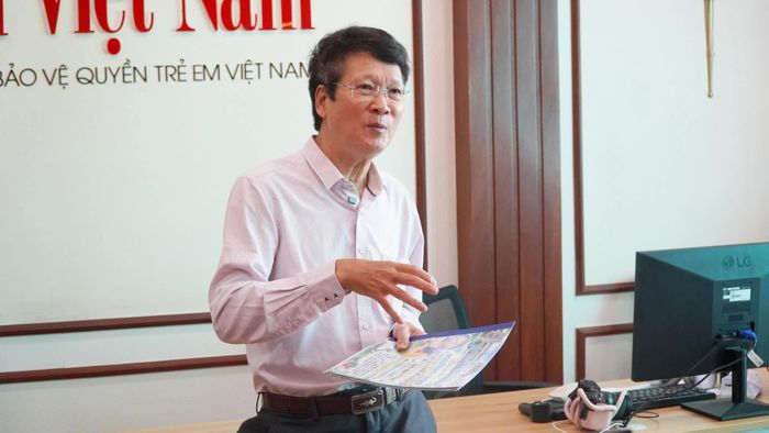 Nhà thơ, nhà báo Nguyễn Thành Phong khẳng định, chính tiếng nói nguyên bản của trẻ thơ sẽ là khoảng lặng để người lớn - đặc biệt là những người làm giáo dục - phải trăn trở, suy ngẫm. Để từ đó xã hội sẽ cùng nhau vun đắp nên những ngôi trường thực sự hạnh phúc cho thế hệ tương lai.