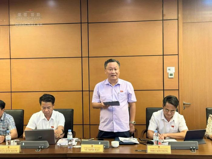 Đại biểu Vũ Minh Đạo, Đoàn đại biểu Quốc hội tỉnh Lai Châu phát biểu. Ảnh: Media Quốc hội