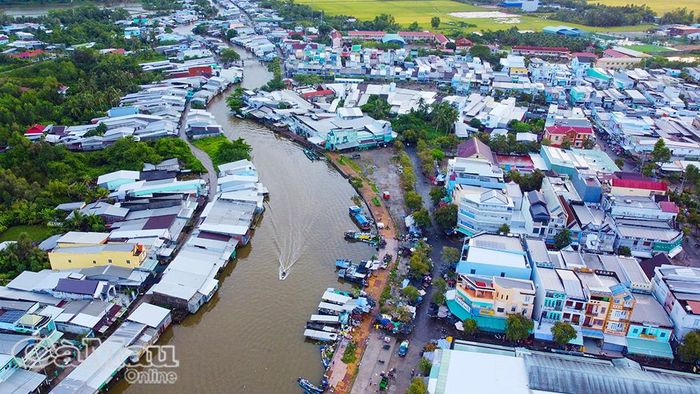 Cảnh sông nước và chợ nổi Ngan Dừa là lợi thế để phát triển du lịch trải nghiệm.
