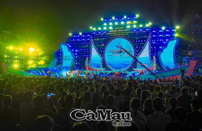  Festival Tôm Cà Mau lần thứ I năm 2023 thu hút đông đảo người dân, du khách đến tham quan, trải nghiệm, mua sắm.
