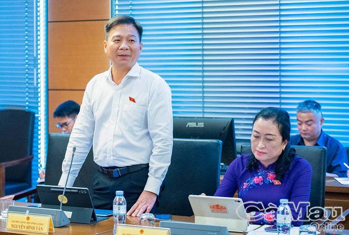 Đại biểu Nguyễn Bình Tân, Uỷ viên Ban Thường vụ Tỉnh uỷ, Phó Trưởng đoàn chuyên trách Đoàn đại biểu Quốc hội tỉnh Cà Mau, Uỷ viên Uỷ ban Khoa học, Công nghệ và Môi trường của Quốc hội, nhấn mạnh yêu cầu bảo đảm tính thống nhất trong quá trình tố tụng.