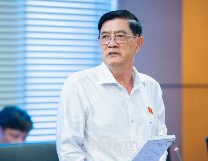 Đại biểu Trương Dũng Tiến, Phó Chủ tịch Uỷ ban MTTQ Việt Nam tỉnh Cà Mau, Chủ tịch Hội Cựu chiến binh tỉnh, đề xuất điều chỉnh hình phạt đối với tội buôn bán chất ma tuý.