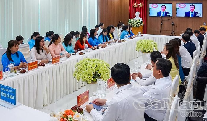 Đại biểu dự lễ ký kết tại điểm cầu Ngân hàng Nhà nước chi nhánh Khu vực 15 ở Cà Mau.