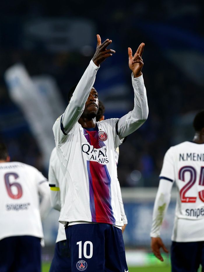 Dembélé chưa thể tận dụng cơ hội trên chấm 11 m dù lập công mang về chiến thắng cho PSG