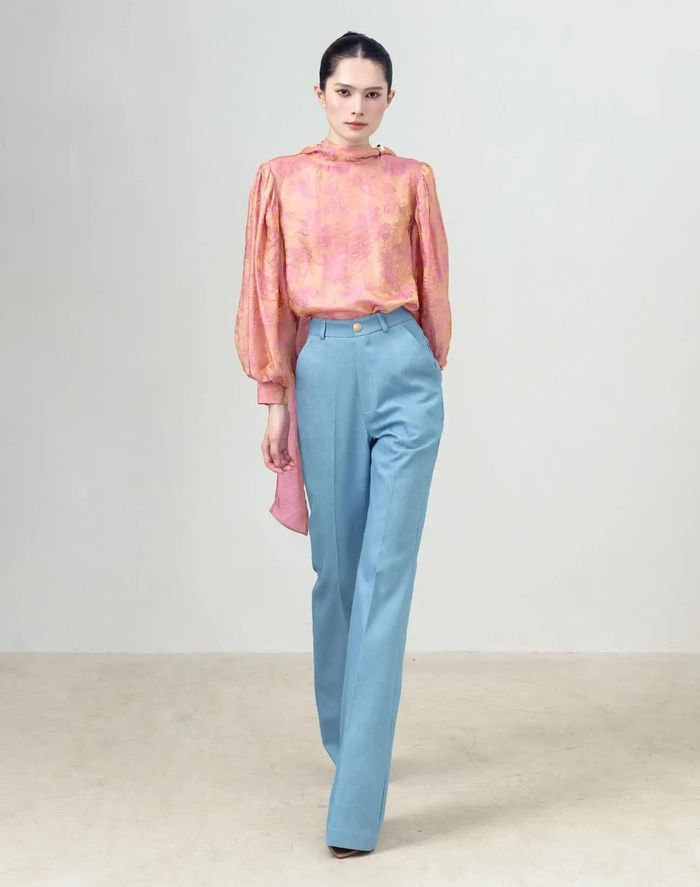Áo blouse tay phồng là lựa chọn dành cho những cô nàng yêu thích phong cách nhẹ nhàng, lãng mạn