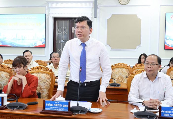 Phó Chủ tịch UBND TPHCM Hoàng Nguyên Dinh phát biểu