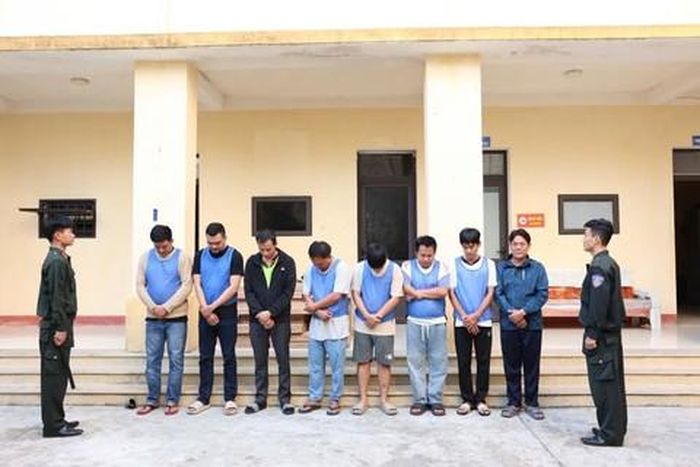 Các đối tượng tham gia đường dây đánh bạc trực tuyến bị Công an bắt giữ