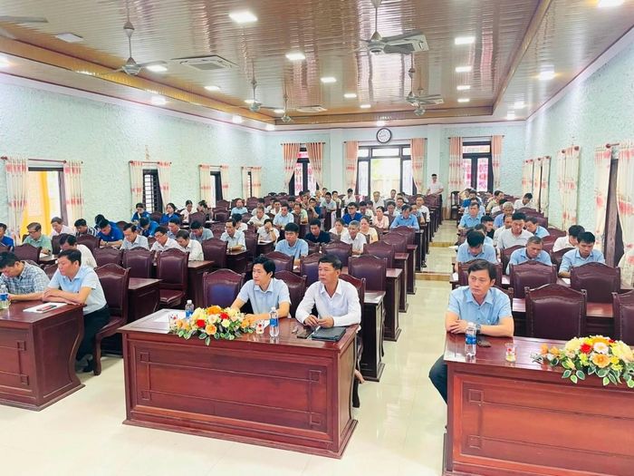 Hội nghị tại xã Quảng Điền hướng dẫn quy trình rà soát hộ nghèo, hộ cận nghèo năm 2026, góp phần thực hiện hiệu quả chính sách an sinh xã hội tại thành phố Huế.
