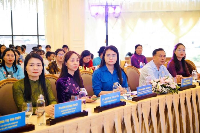 Các đại biểu tham dự chương trình