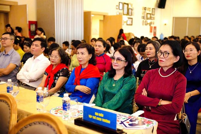 Các đại biểu tham dự chương trình