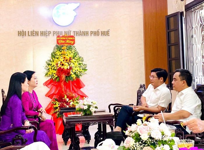 Đồng chí Nguyễn Chí Tài, Phó Bí thư Thành ủy Huế đã đến thăm, chúc mừng cán bộ, hội viên phụ nữ thành phố Huế