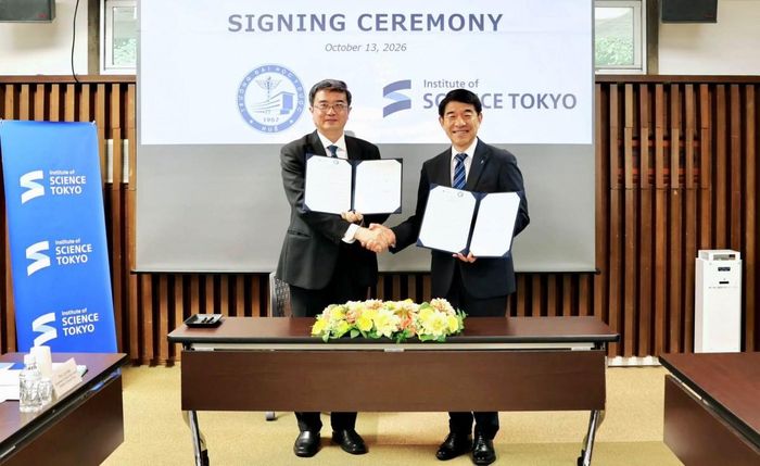 GS.TS. Nguyễn Vũ Quốc Huy, Quyền Giám đốc Đại học Huế, Hiệu trưởng Trường Đại học Y - Dược, Đại học Huế (bên trái)