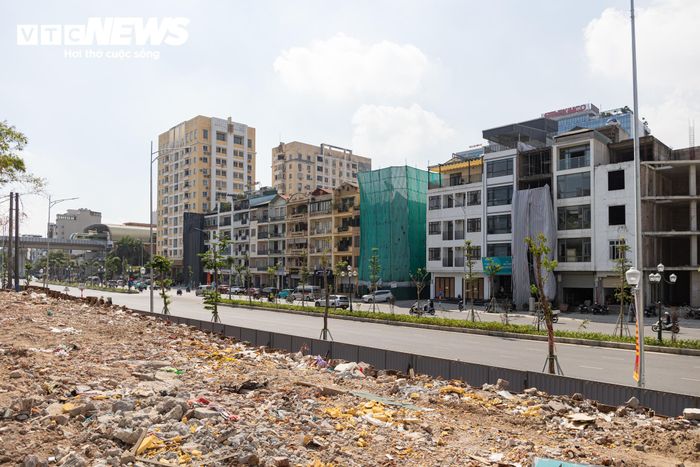 Sau khi thông xe kỹ thuật vào đầu tháng 9, các đơn vị thi công tiếp tục huy động nhân lực, máy móc, tổ chức thi công cuốn chiếu để hoàn thiện những phần việc còn lại, hướng tới đưa toàn tuyến vào khai thác theo kế hoạch.