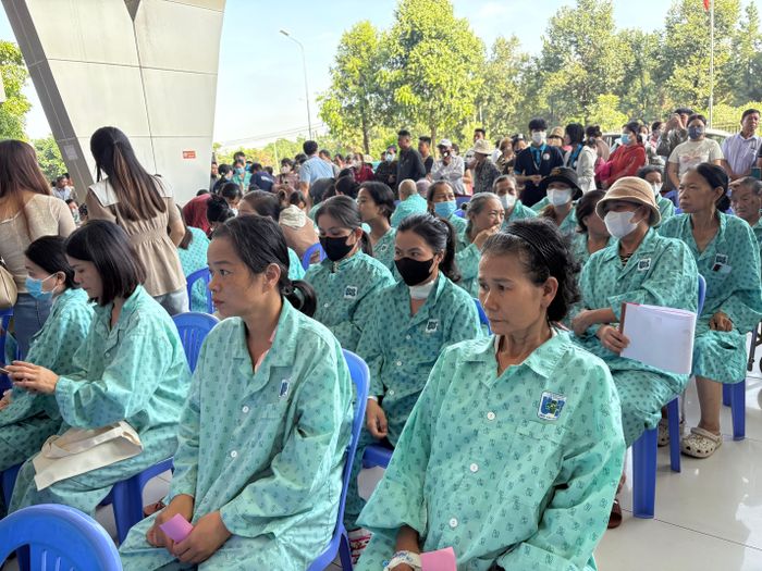 Các hoạt động nhân dịp 20/10 thu hút nhiều bệnh nhân và người nhà tham gia.