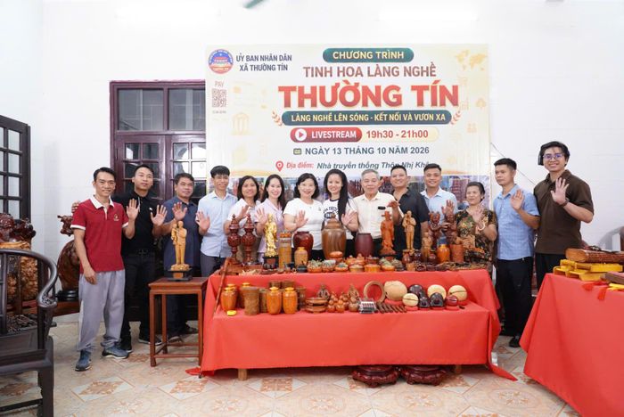 Sau phiên livestream 13-10-2026, nhiều cơ sở sản xuất ở làng nghề Nhị Khê nhận được thêm đơn hàng từ những vị khách mới. Ảnh: PV