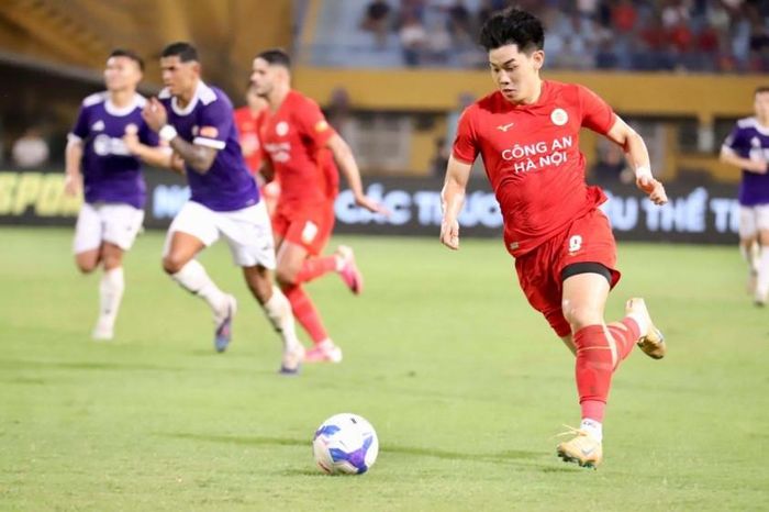 Đình Bắc góp công vào bàn thắng duy nhất của CLB Công an Hà Nội. Ảnh: VPF