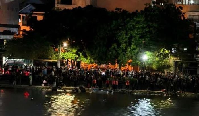 Vụ việc nhận được sự quan tâm của người dân chứng kiến. Ảnh: Đức Tuấn