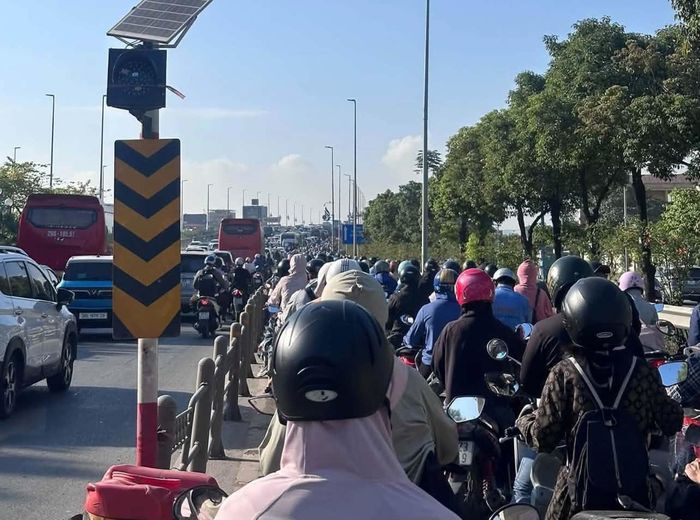 Vụ việc gây ùn tắc trên đường Võ Chi Công. Ảnh: Đức Tuấn