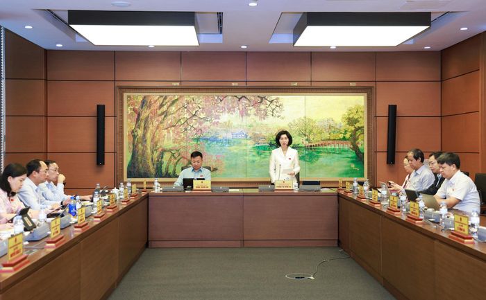 Quang cảnh thảo luận tổ đại biểu Đoàn Hà Nội sáng 19-10. Ảnh: Văn Tuyến