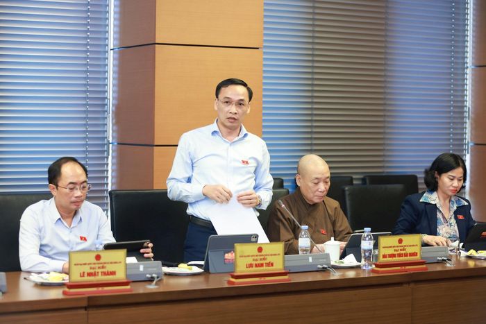 Đại biểu Lưu Nam Tiến phát biểu thảo luận. Ảnh: Văn Tuyến