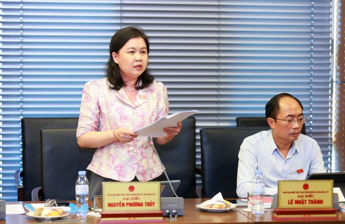 Đại biểu Nguyễn Phương Thủy (Đoàn thành phố Hà Nội) phát biểu thảo luận. Ảnh: Văn Tuyến