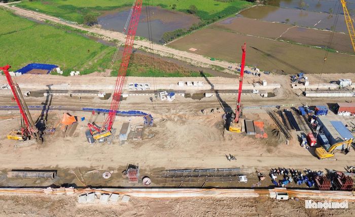 Đoạn đường xây mới dài 7km, rộng 120m có điểm đầu kết nối với tuyến đường trên địa phận tỉnh Bắc Ninh, điểm cuối tại vị trí nút giao cao tốc Hà Nội - Lạng Sơn và cao tốc Hà Nội - Thái Nguyên/Vành đai 3.