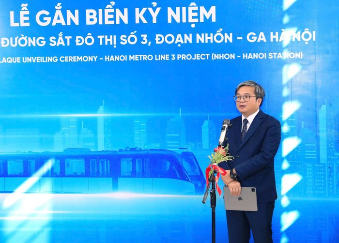 Phó Chủ tịch UBND thành phố Hà Nội Trương Việt Dũng phát biểu tại buổi lễ. Ảnh: Hồng Thái