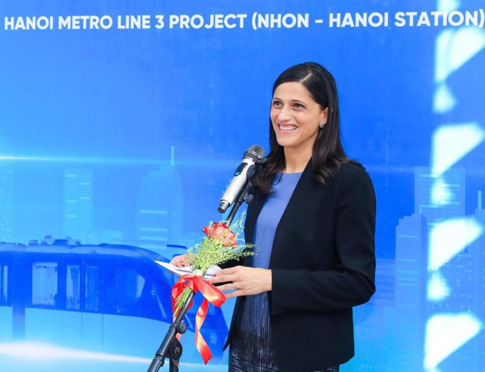 Bà Eléonore Caroit, Bộ trưởng phụ trách các vấn đề Pháp ngữ, Quan hệ đối tác quốc tế và người Pháp ở nước ngoài phát biểu tại buổi lễ. Ảnh: Hồng Thái