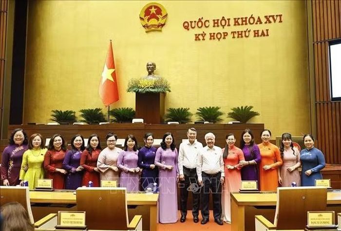 Thủ tướng Lê Minh Hưng với các đại biểu. Ảnh: Doãn Tấn/TTXVN