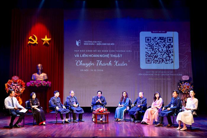 Ban tổ chức chia sẻ về liên hoan nghệ thuật "Chuyện thanh xuân". Ảnh: Ban tổ chức