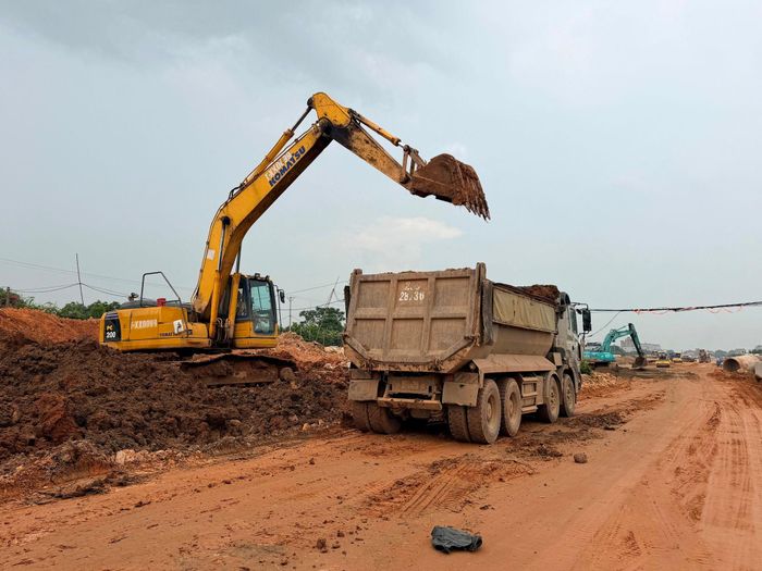 Công trường thi công dự án đường Vành đai 3. Ảnh: Thanh Hà